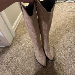 Elegant Tan Embroidered Women's Boots